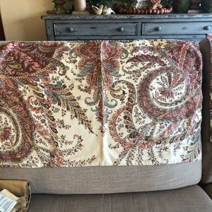 Pottery Barn pillow cover. (16x26")